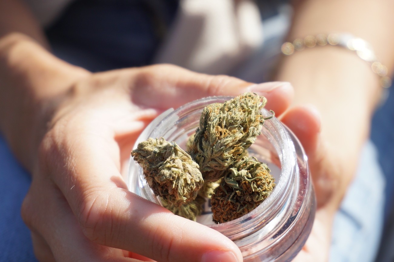 Why Online Cannabis Dispensaries Are Gaining Popularity in Canada
